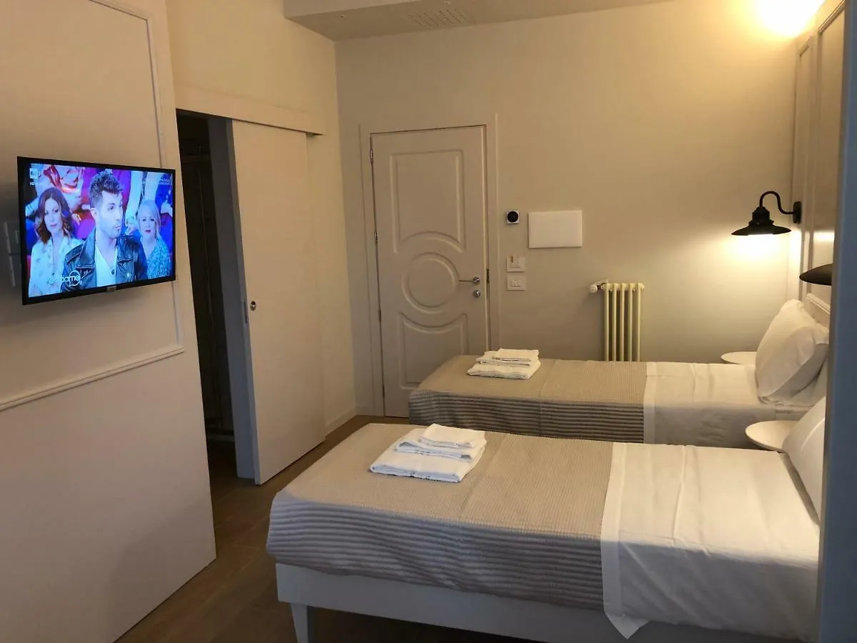 B&B Bologna Living Room 2